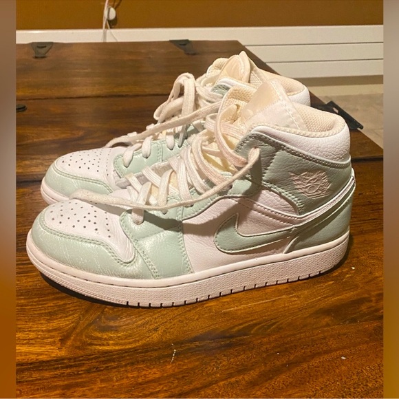 Mint Green Jordan 1 Mids - Picture 1 of 6